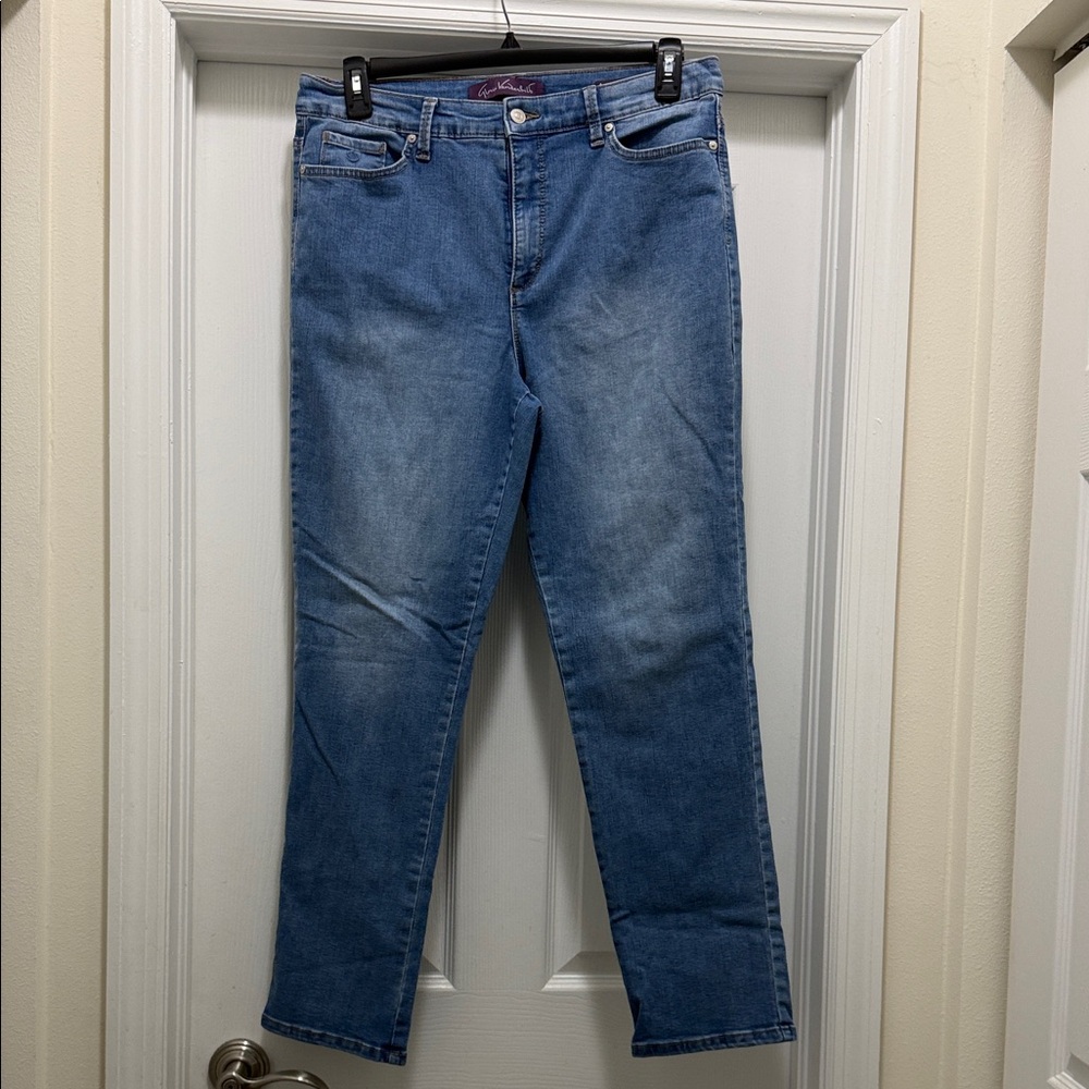 Gloria Vanderbilt Straight Leg Jeans in Light Blue Wash